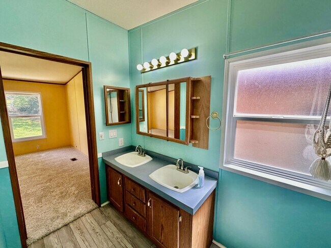 Building Photo - Suncrest Rental