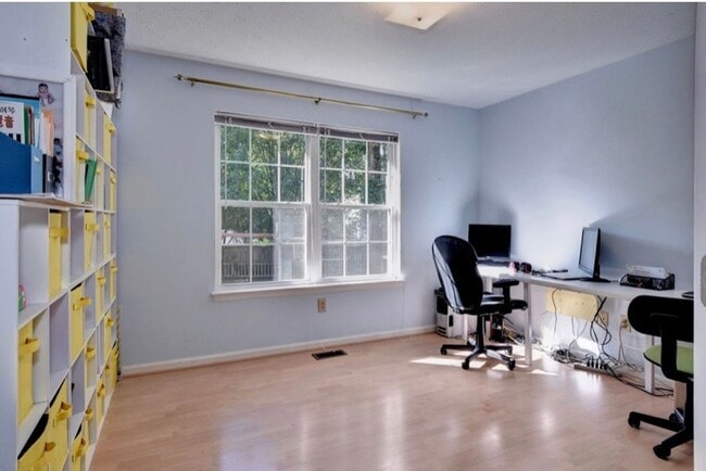 Building Photo - 110 Bugle Ct