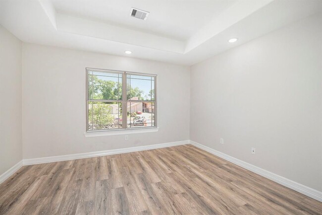 Building Photo - 7711 Antoine Dr