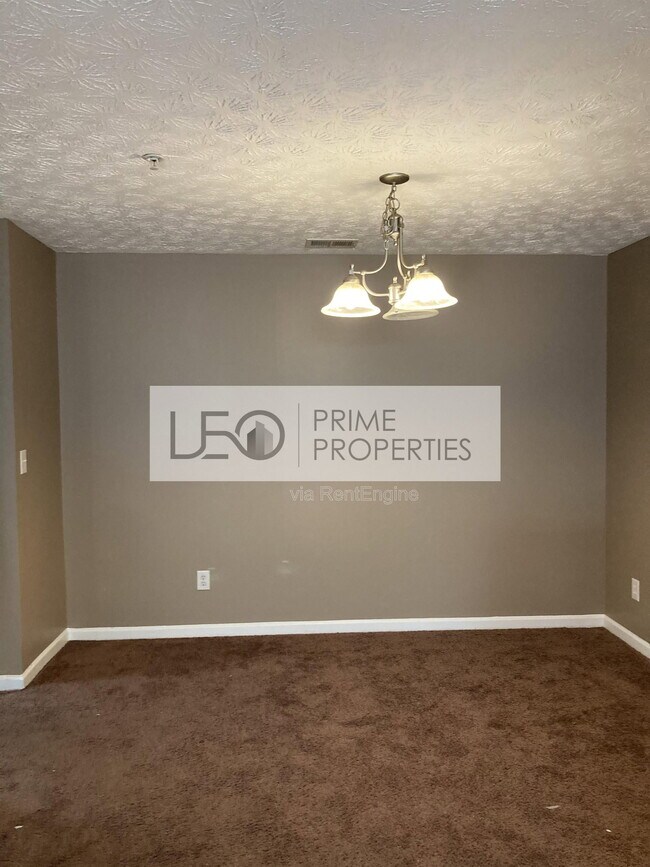 Building Photo - 7201 Fairington Ridge Cir