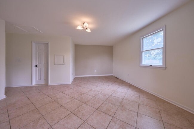 Building Photo - 2924 Gracefield Rd
