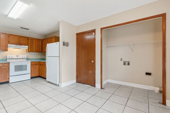 Building Photo - 8471-8473 3 Creeks Blvd