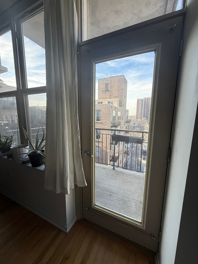 Building Photo - 6 S Laflin St