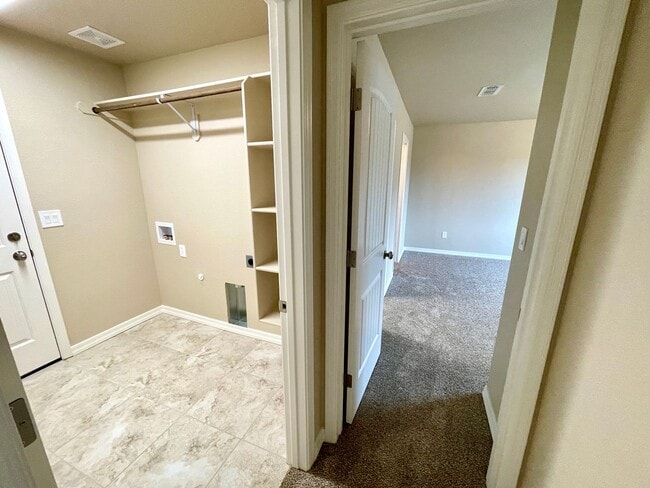 Building Photo - Built in 2024, 3 bedroom, 2 bathroom home located in Golden Valley, AZ
