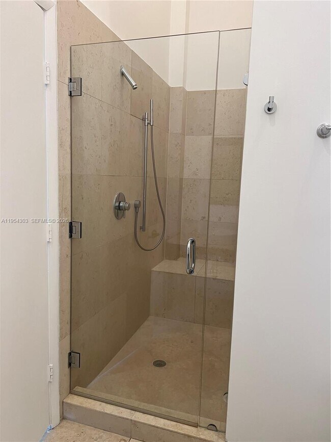 Building Photo - 495 Brickell Ave