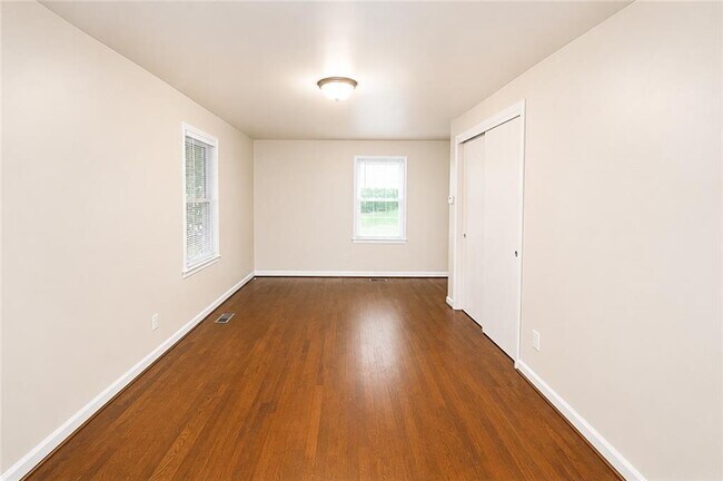 Building Photo - 1360 Cunningham Rd SW