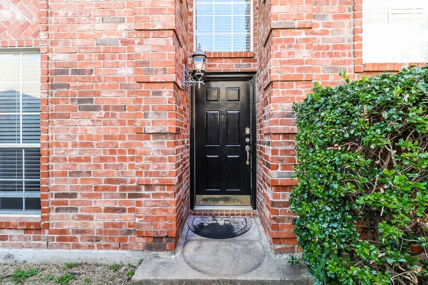 Primary Photo - 18930 Ravenglen Ct