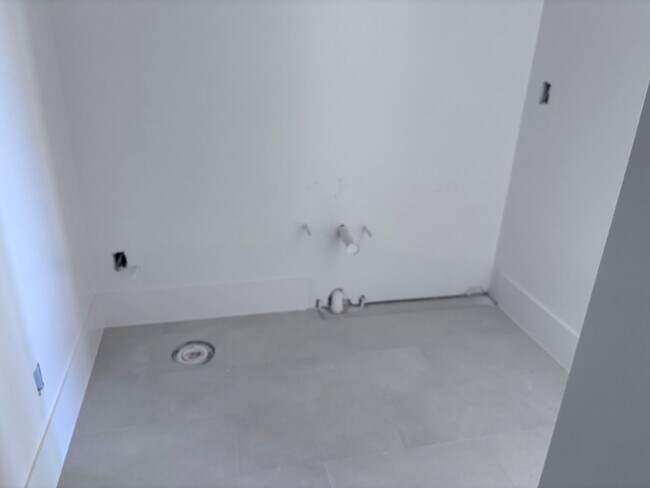 Building Photo - Gorgeous 7 bed 8 bath home with Swimming Pool and RV Garage