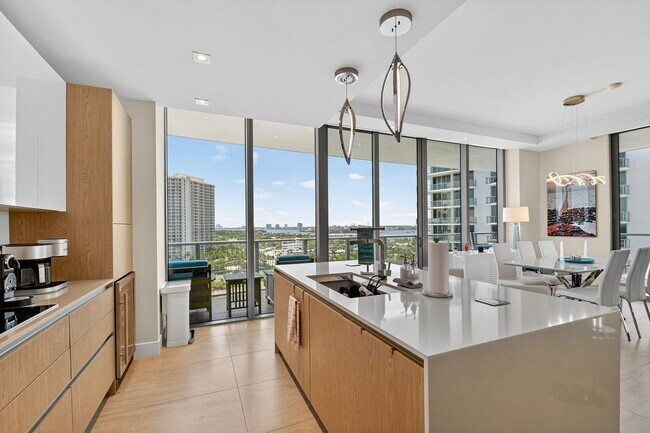 Building Photo - 3100 N Ocean Dr