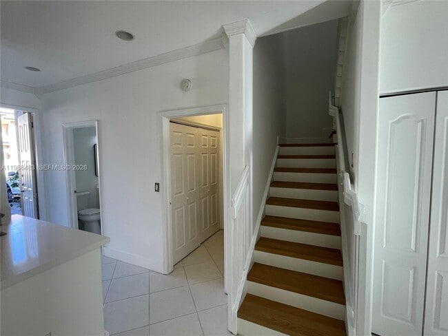 Building Photo - 703 NE 195th St