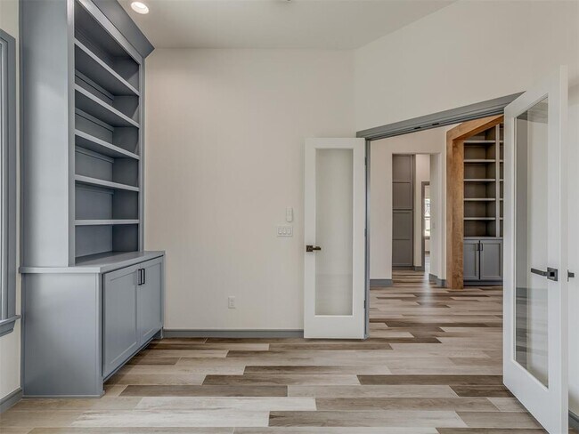 Building Photo - 9332 SW 33rd Pl