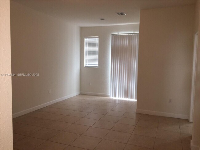 Building Photo - 7540 NW 114th Pl