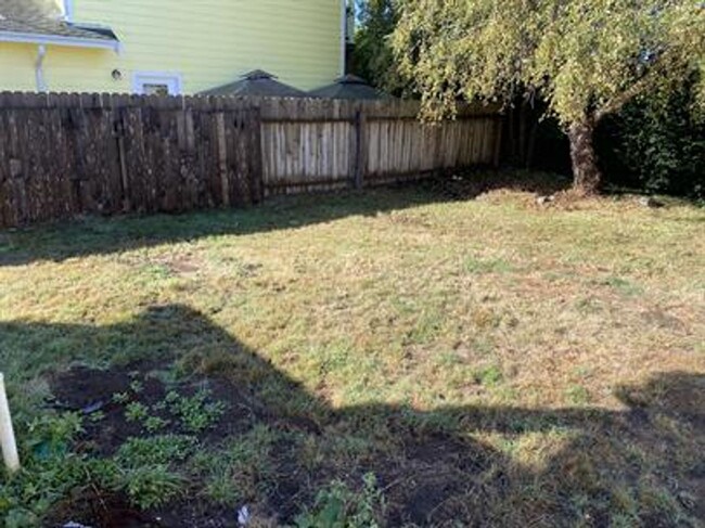 Primary Photo - 2 bdrm House with Garage