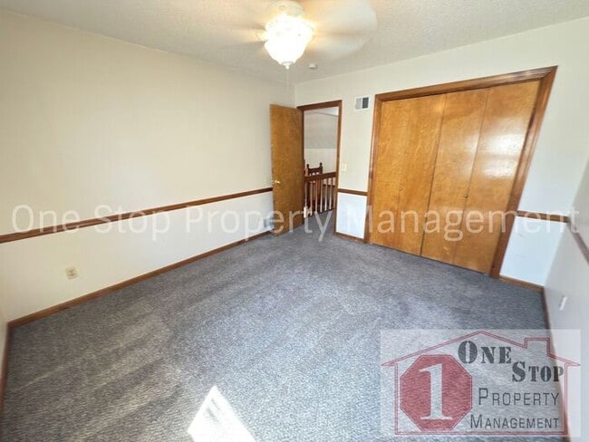 Building Photo - Cozy 2 Bedroom Duplex with Loft & Garage –...