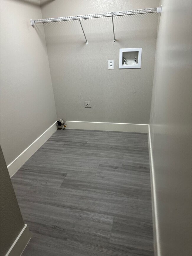 Building Photo - 126 Elegante Way