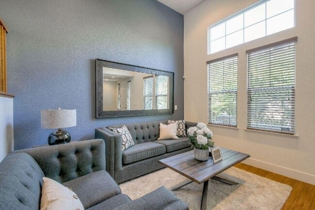 Building Photo - 405 Washington Square