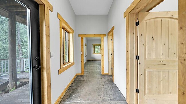 Building Photo - 5096 Crystal Park Rd