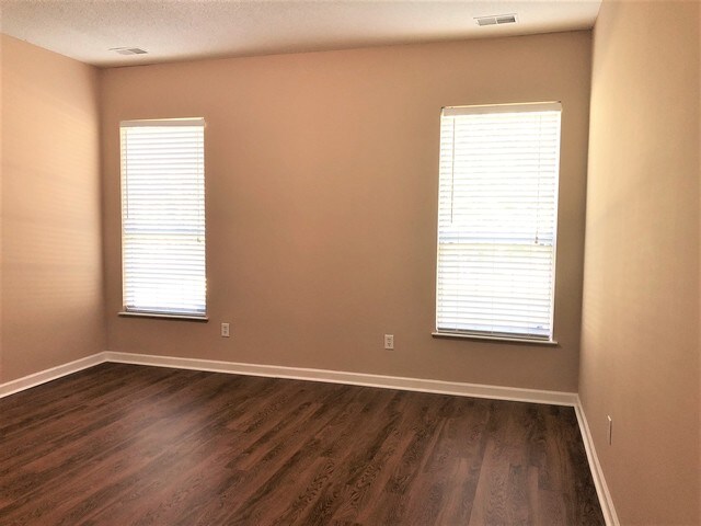 Building Photo - 180 Hainsworth Dr