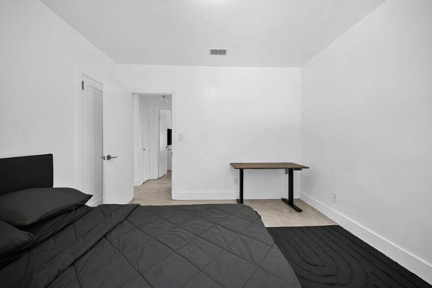 Building Photo - 534 NW 50th St