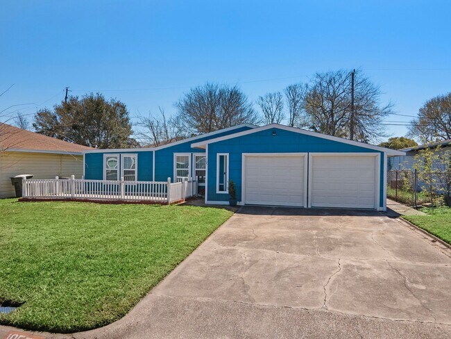 Building Photo - 105 Pompano Ave