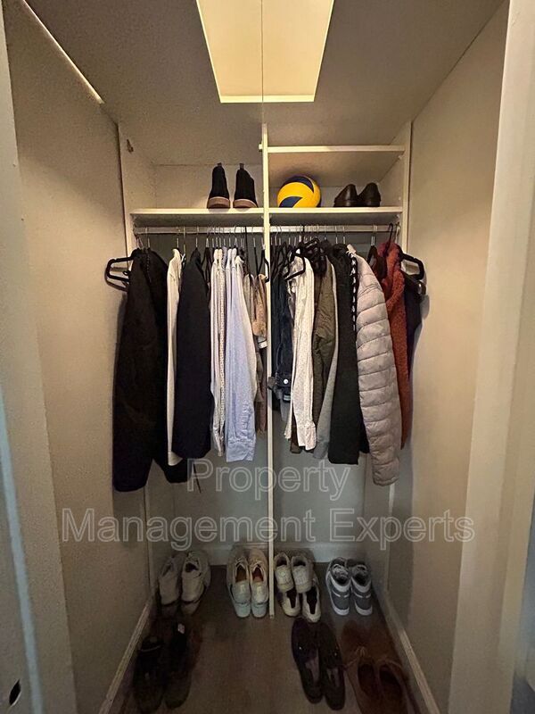 Building Photo - 1322 Fort Myer Dr