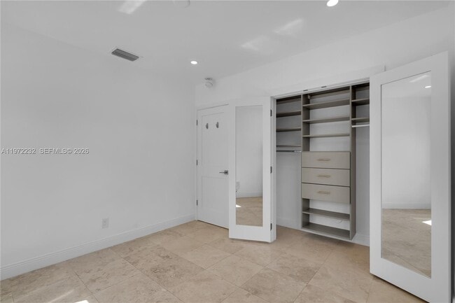 Building Photo - 6376 SW 20th St