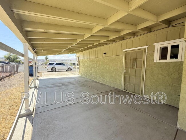 Building Photo - 1386 Lakeside Dr