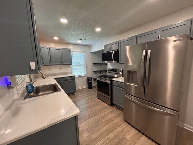 Building Photo - Beautifully Renovated 3BR Home in Summerville