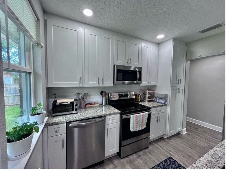 Building Photo - 4648 Cardinal Blvd