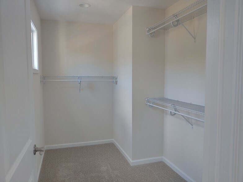 Walk in closet - 6138 Warren Newcomb Dr
