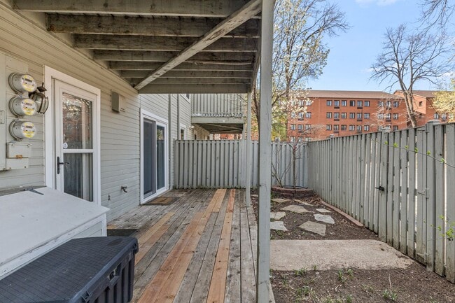 Building Photo - Charming Central West End 1-Bedroom Near Forest Park & WashU!