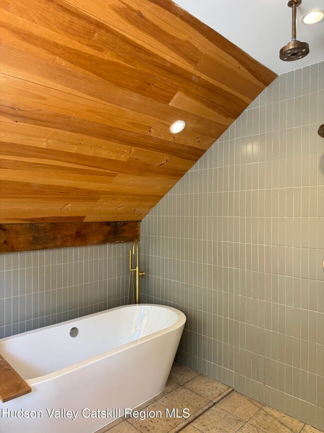 Building Photo - 155 Cedar Dr