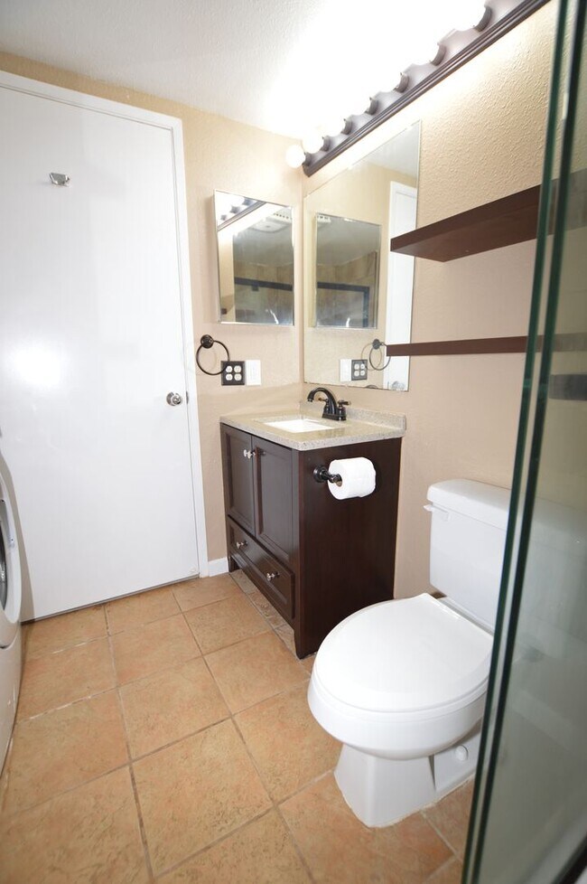 Building Photo - Parkview at Waikele - Ground floor Townhouse 2 bedrooms, 2 baths with 2 parking Avail 2/1/25