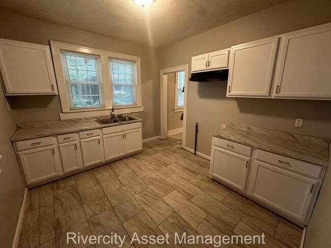 Building Photo - A Must See!!!!! Section 8 Friendly!!!!! BONUS Mother In Law Sweet