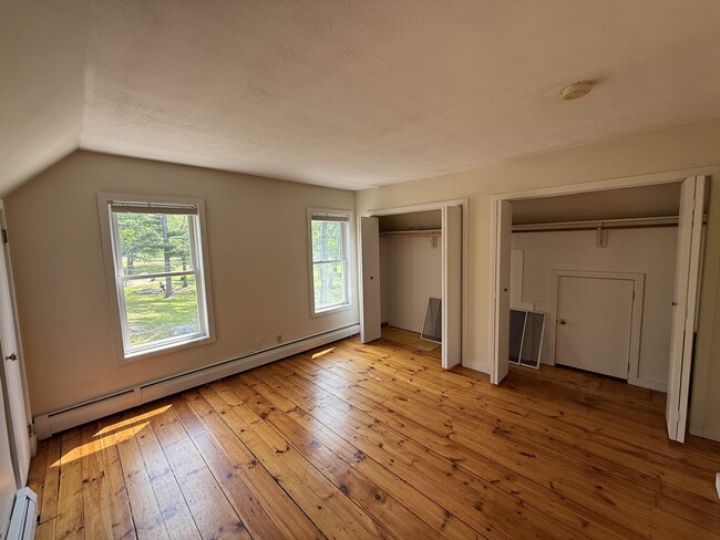Building Photo - 664 Maple St