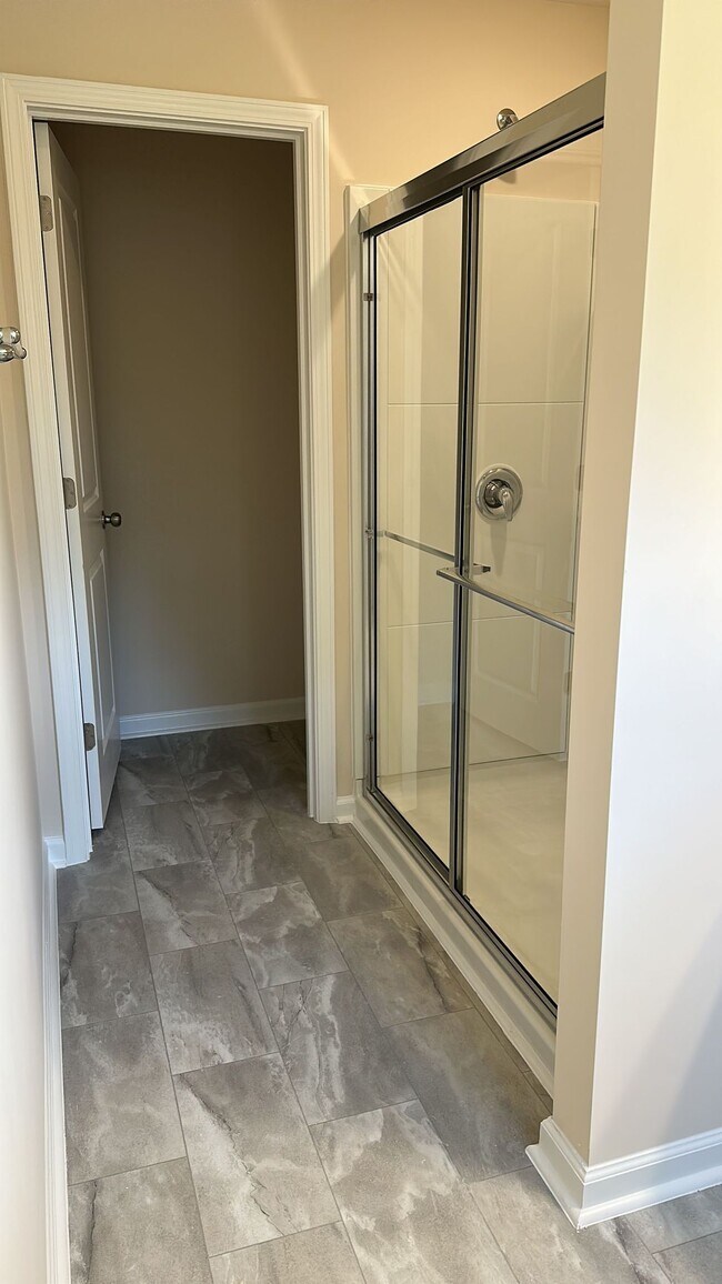 Building Photo - 897 Falls Grove Trl