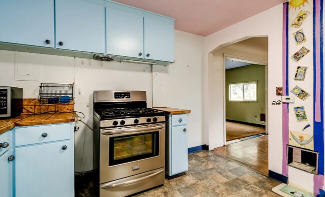 Building Photo - 1940 Hayes St