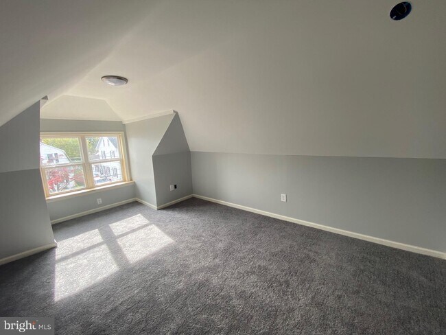 Building Photo - 2605 Maple Ave