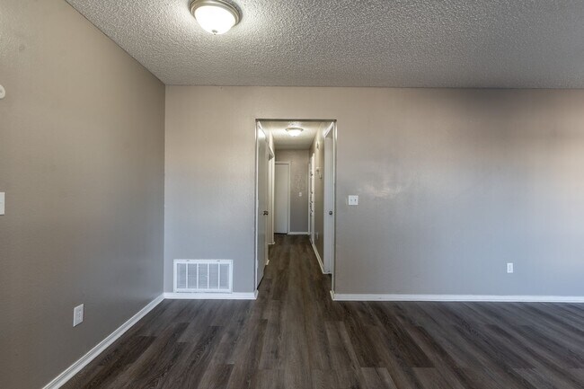 Building Photo - 2214 SW 30th St