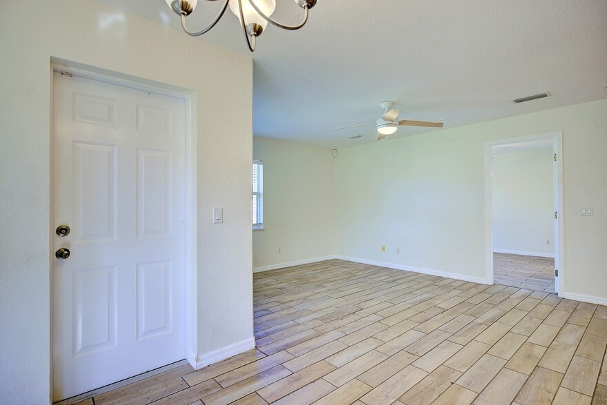 Building Photo - 221 Beech Way NW