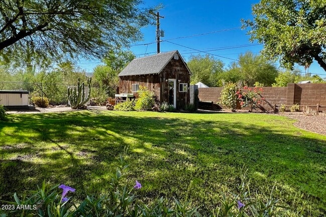 Building Photo - 4327 E Rancho Dr