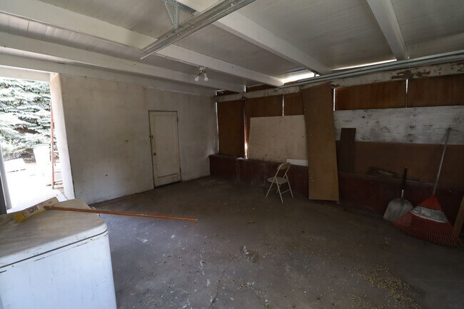 Building Photo - Reduced price