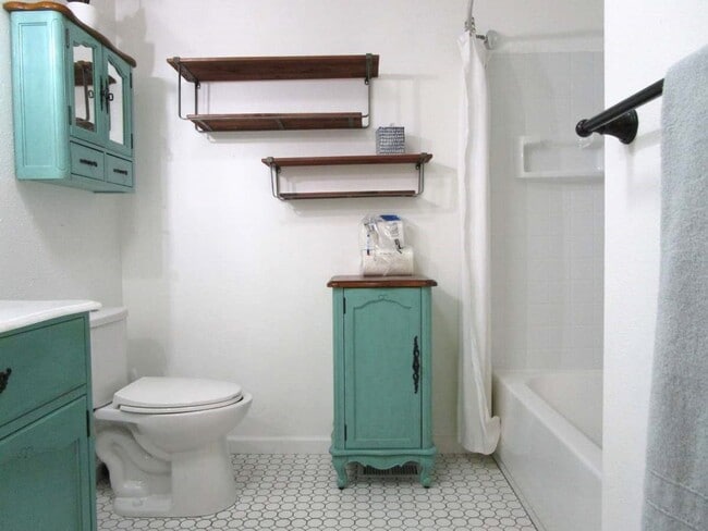 Building Photo - Lovely 3 Bedroom 1 Bath Home in Gig Harbor