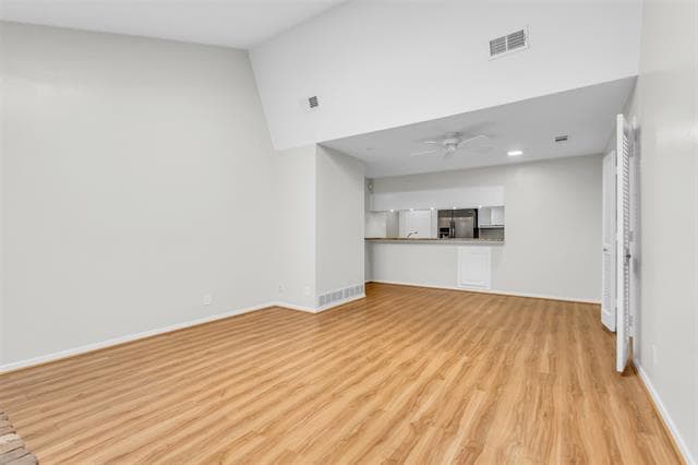 Building Photo - 6352 Lakeshore Dr