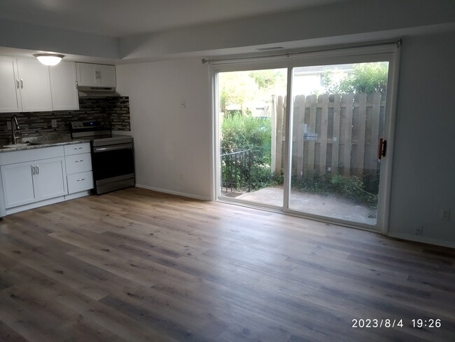 Building Photo - 3601 Kenbrooke Ct