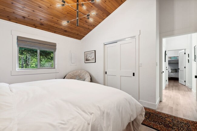 Building Photo - 2 bedroom, 1 bath house with Whitefish Lake Access