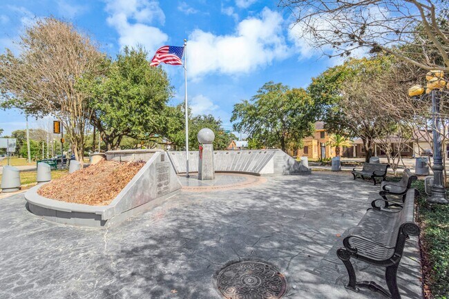 Building Photo - 620 Rutland St