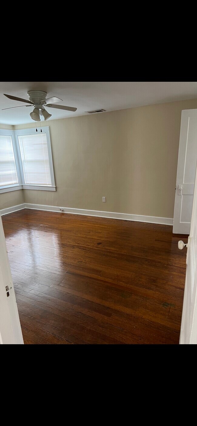 Building Photo - 703 Clark St