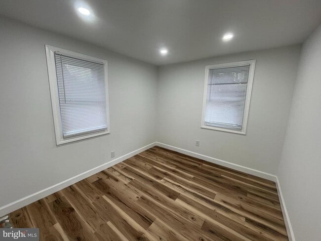 Building Photo - 628 High St