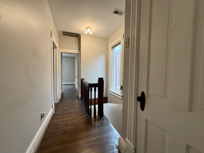 Building Photo - Very Spacious 2 Bed 2.5 Bath Home!